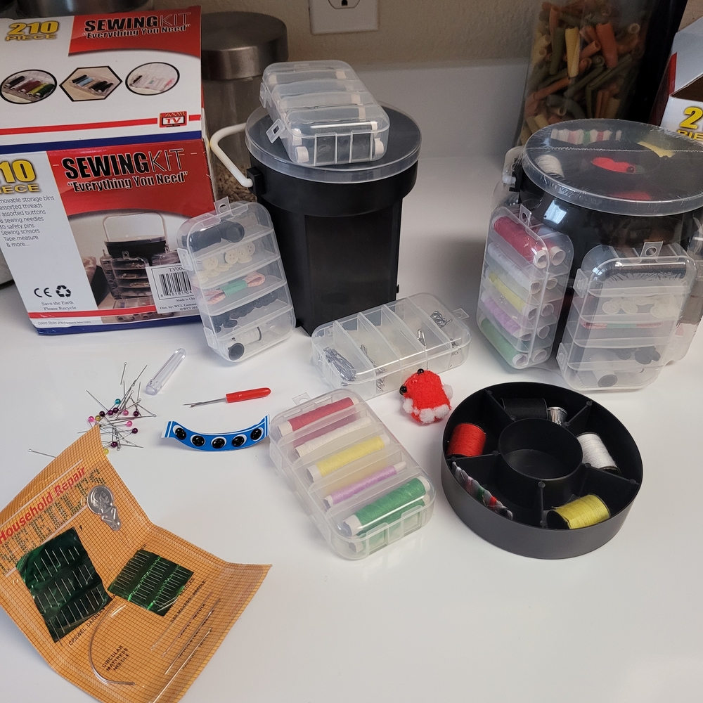 210 Piece Sewing Kit with Storage Gift - Picture 8 of 15